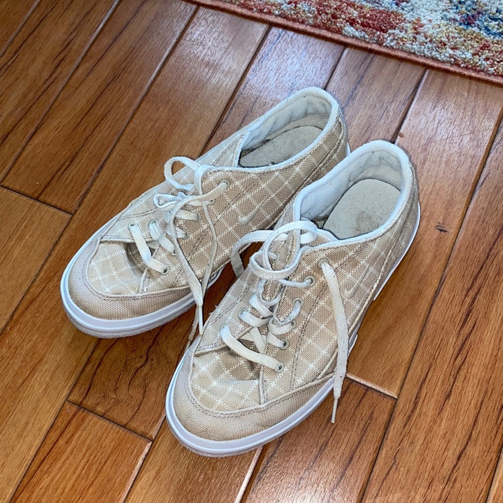 Nike Plaid Beige and White Sneakers Size: 7.5